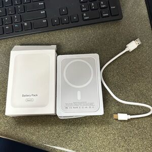 Apple iPhone Battery Pack in White and Gray